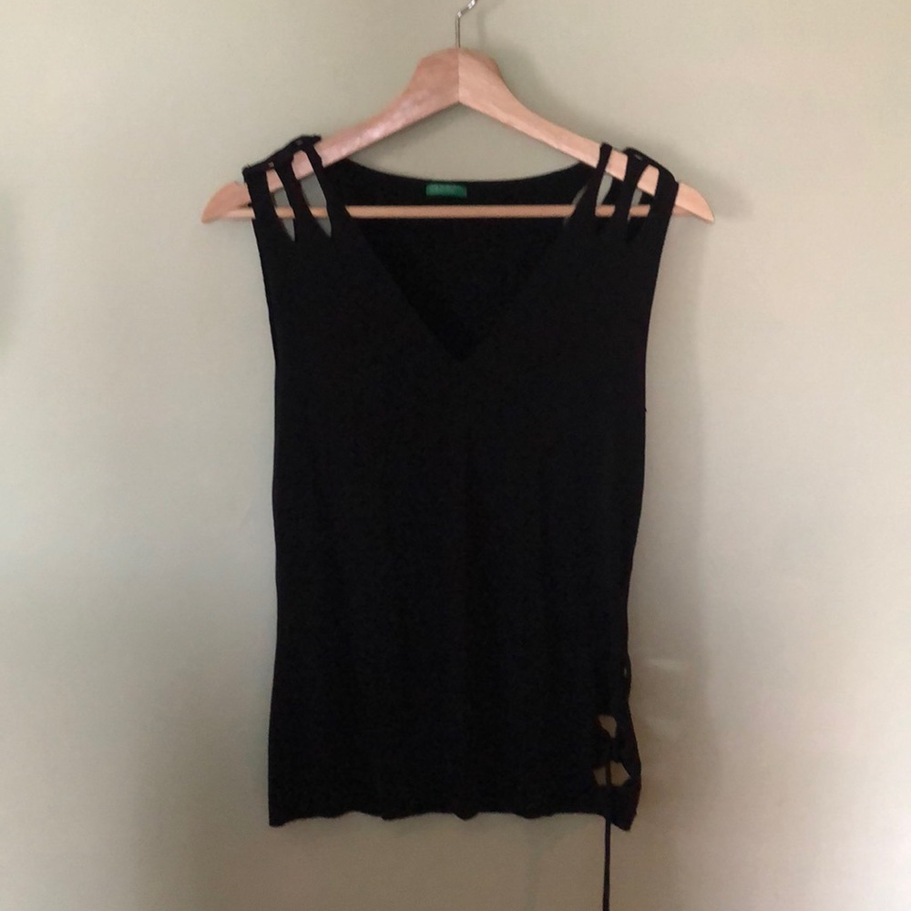 Distressed black tank